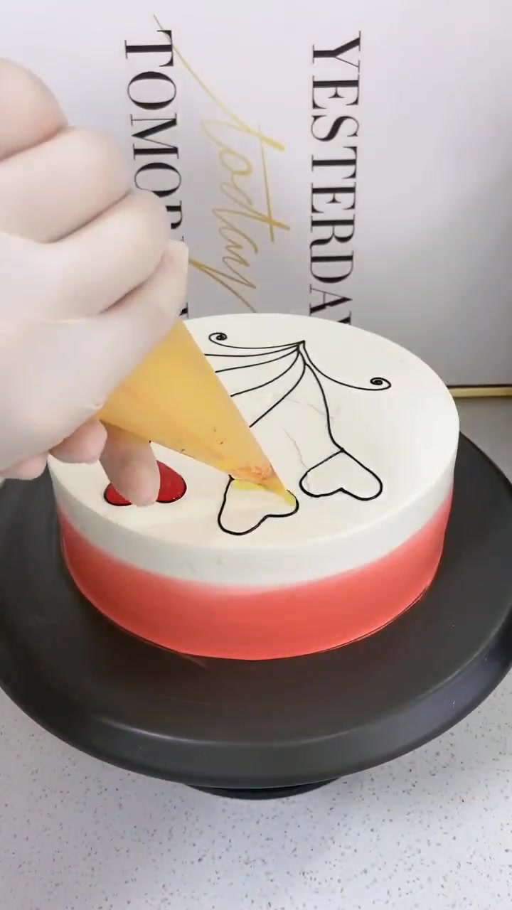 今天做了一个气球蛋糕,是顾客送给兄弟的生日蛋糕