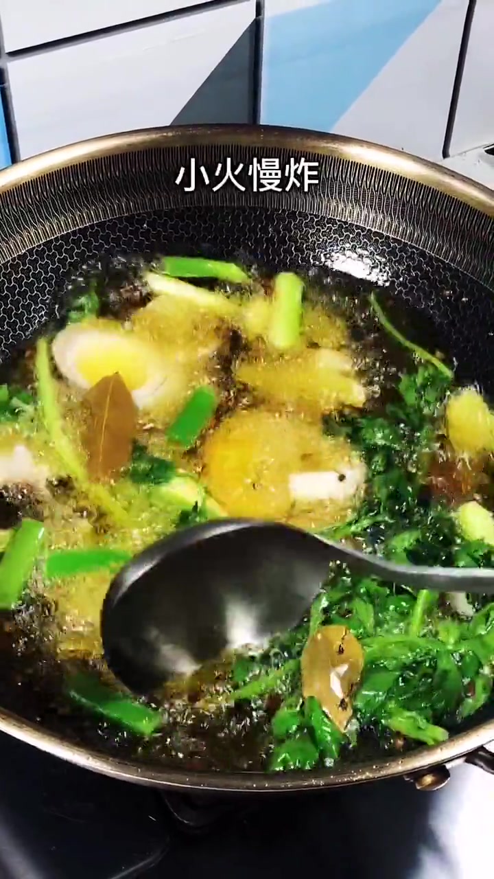 麻辣鲜香的辣椒油做法,夏天用它调凉菜,简直不要太好吃