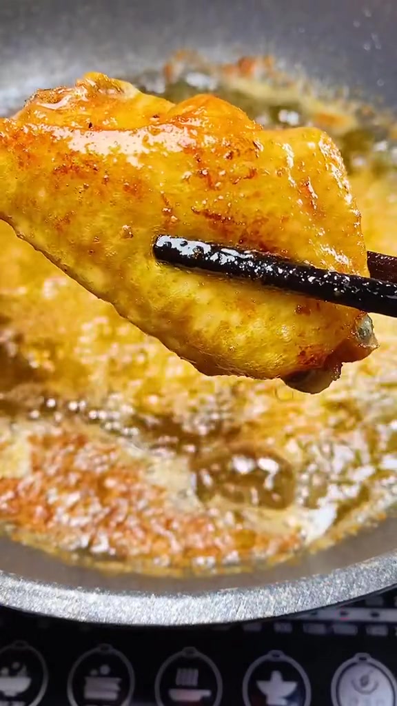 鸡翅别再可乐炖啦,奥尔良鸡翅这样做保证吃了还想吃!