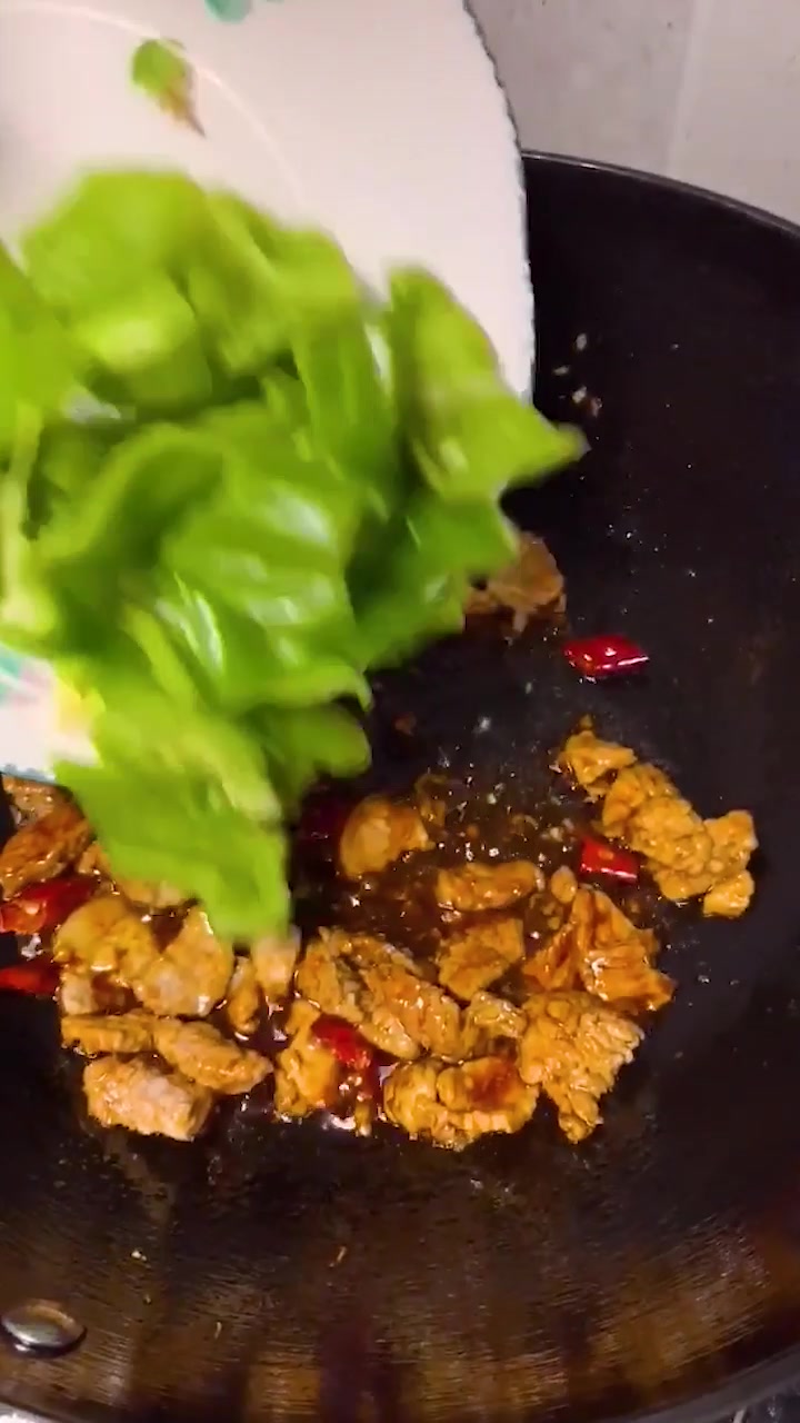 家常大白菜炒肉,看完就会做,开胃又下饭
