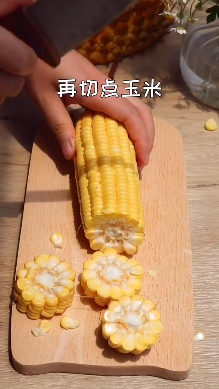榴莲排骨玉米汤这样做,鲜美解腻,最适合夏天喝了!