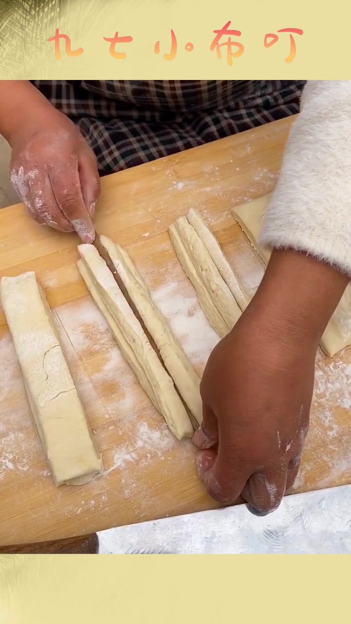 农村媳妇今天做家庭版煎饼果子,一口下去超满足,太有食欲了!