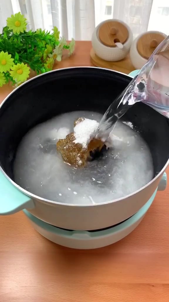 夏天你再吃奶油蛋糕,那也太out了,冰凉爽口的果冻水果蛋糕?