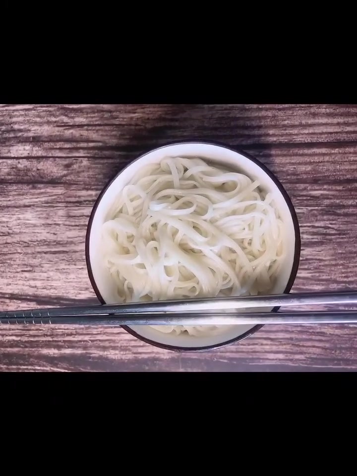 一碗面条的热量是多少大卡千卡?大概多少克多重?有多少卡路里
