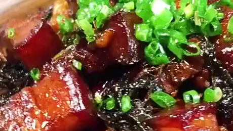 【中午吃什么?梅菜扣肉做法】绝对是上的了台面的一道大菜,做法其实不难,掌握这几点,你也能做