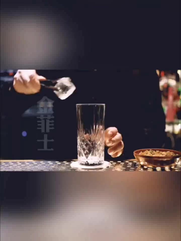 鸡尾酒:金菲士;先认错并不是错了,可能是因为他爱你!