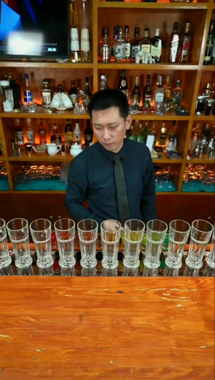 最有创意鸡尾酒:彩虹深水炸弹