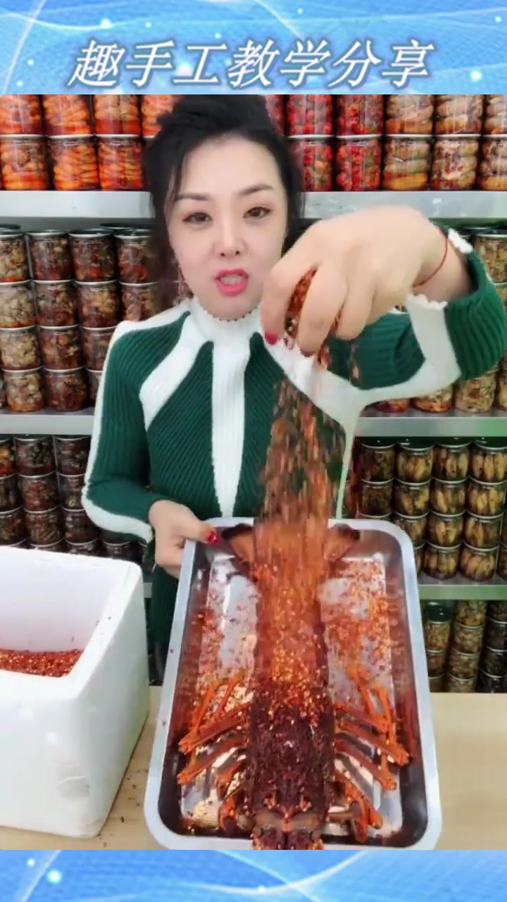 澳洲大龙虾麻辣吃法,辣椒撒得也太多了吧