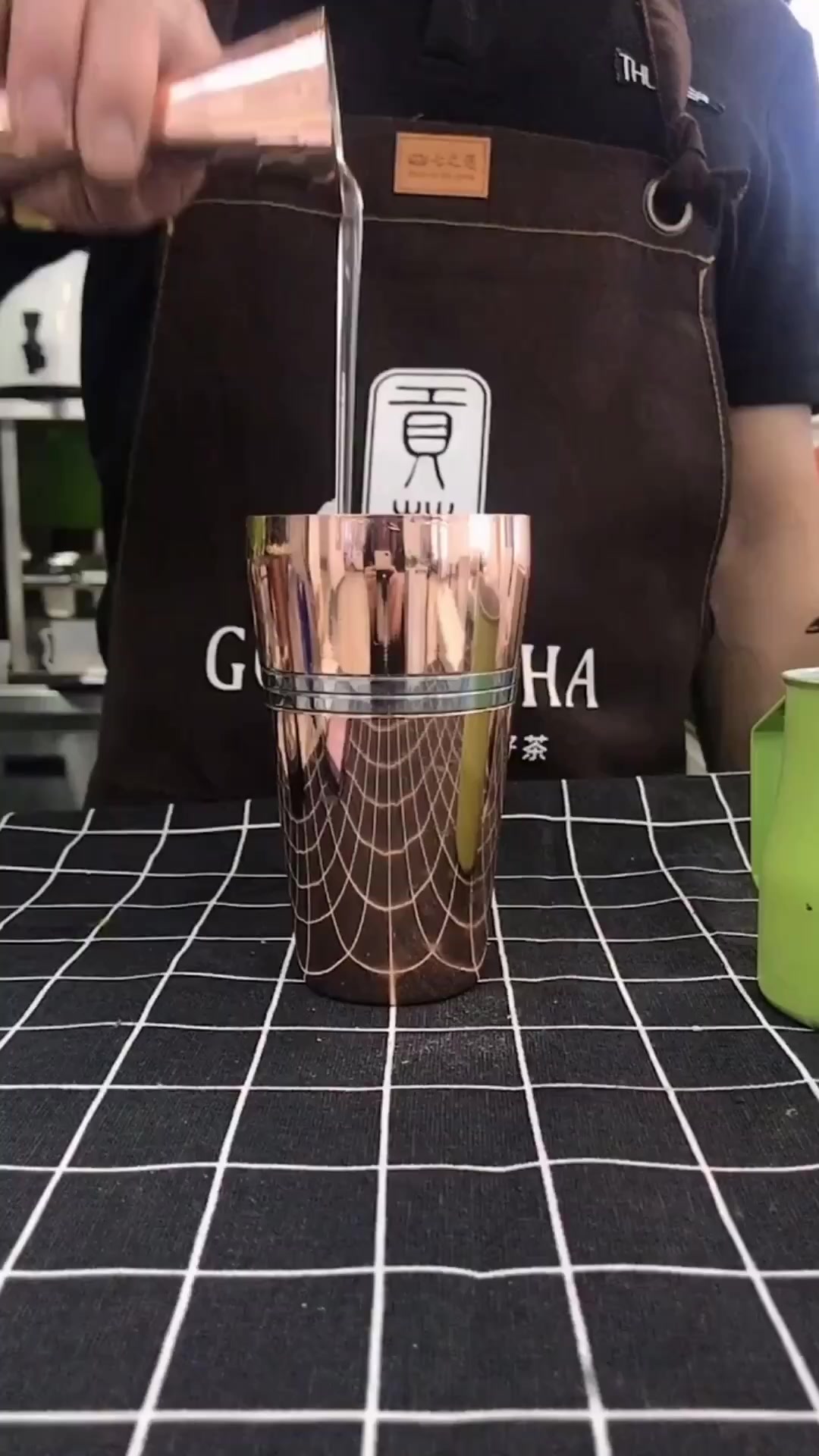一杯奥利奥蛋糕奶茶送给你们