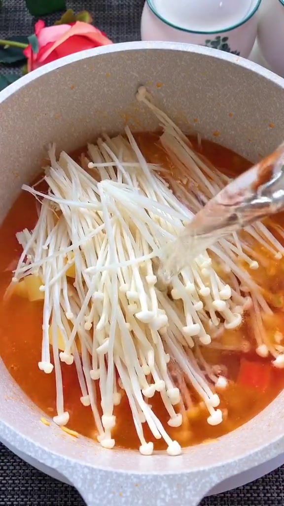 好吃好喝的金针菇牛肉汤,酸爽开胃到汤都不剩
