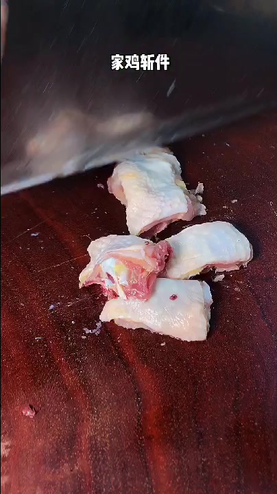 人称南方的冬虫夏草,你知道是什么吗?今天给大家分享蝉花炖鸡汤