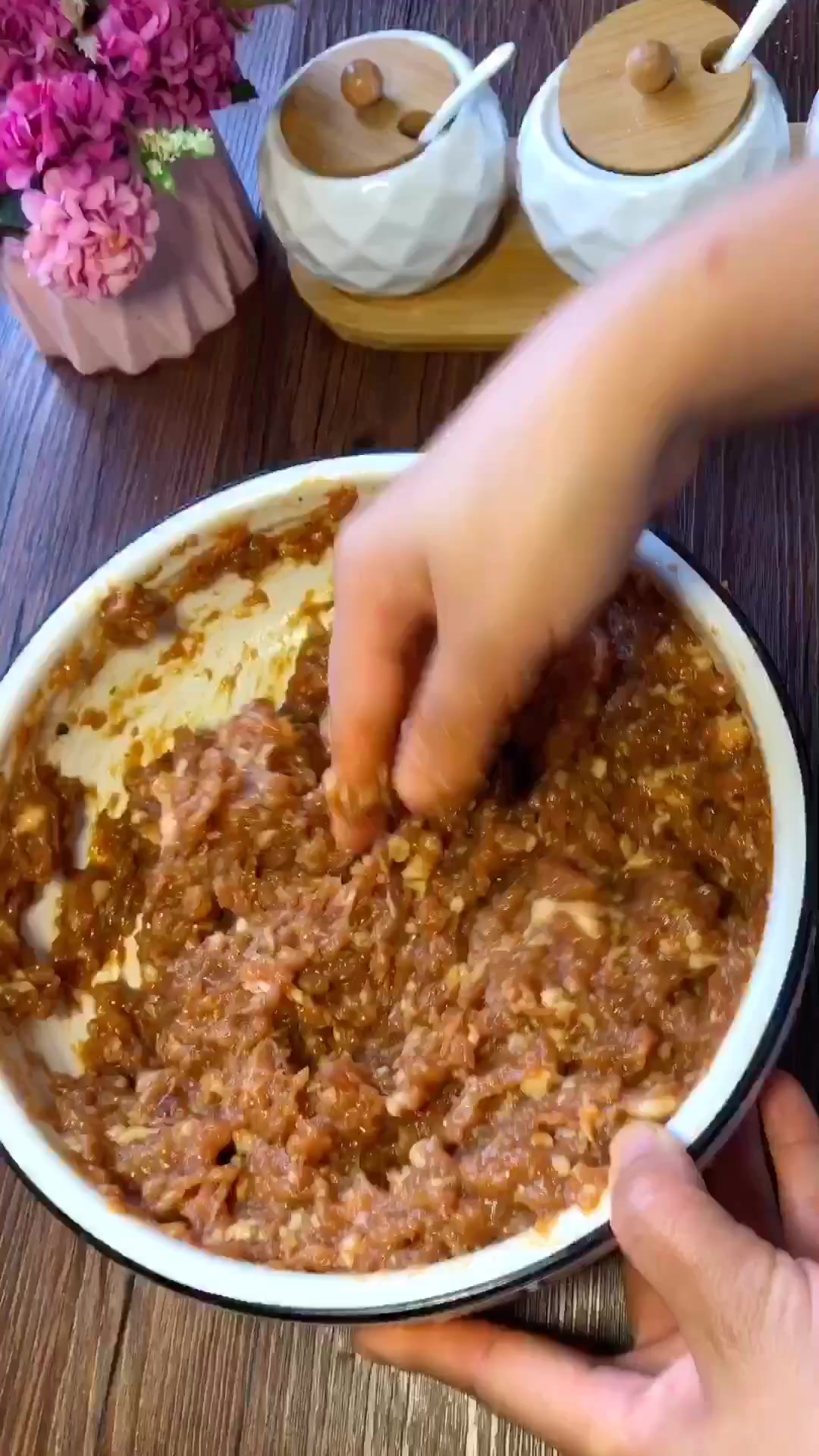 猪肉大葱包这样做 鲜嫩油多汁