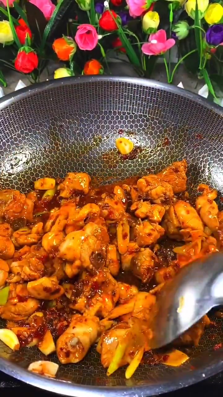 干锅花甲鸡最好吃的做法,跟着大厨学一招,越吃越上瘾