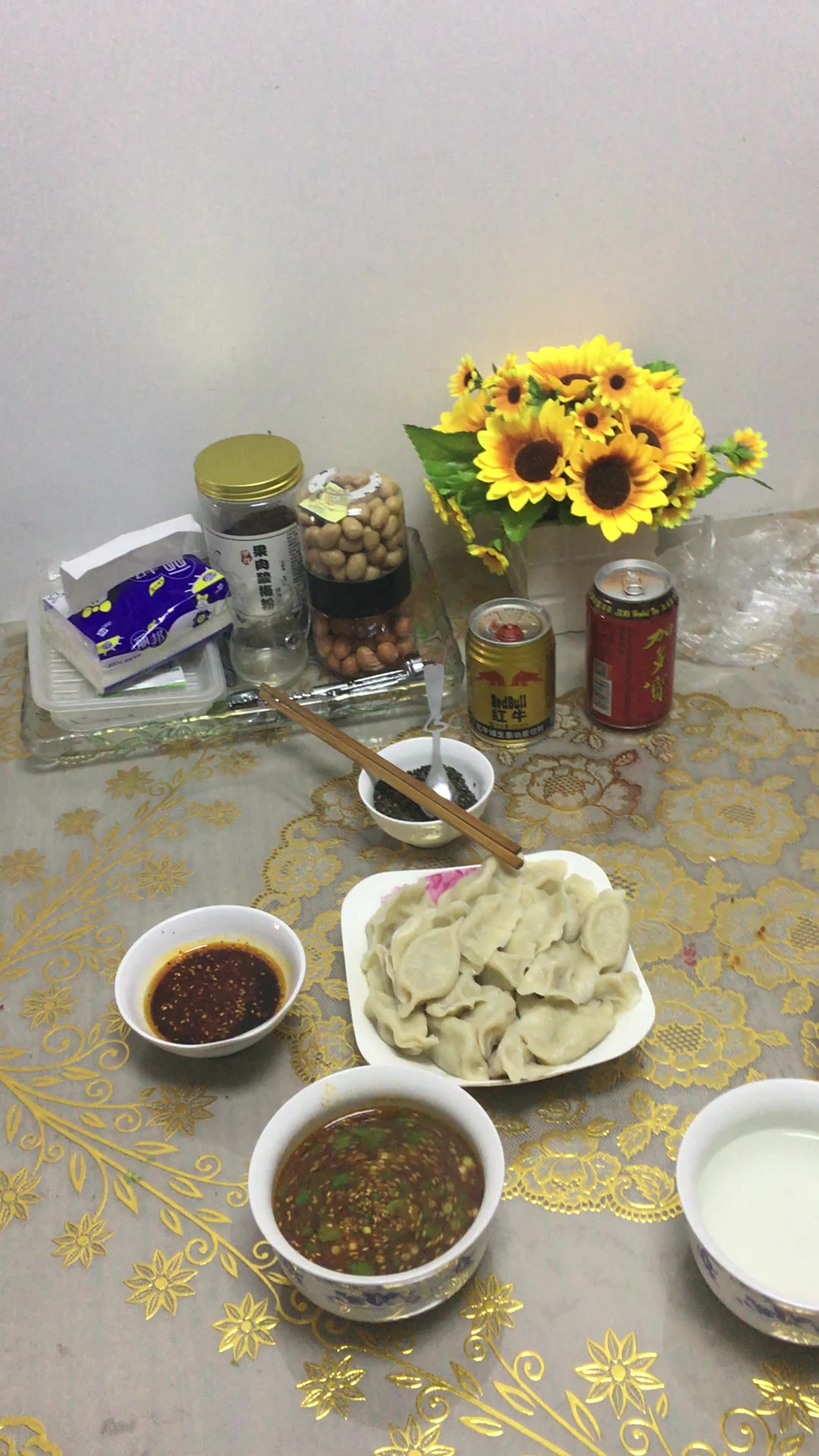 老婆煮熟的韭黄牛肉灌汤水饺分享给大家