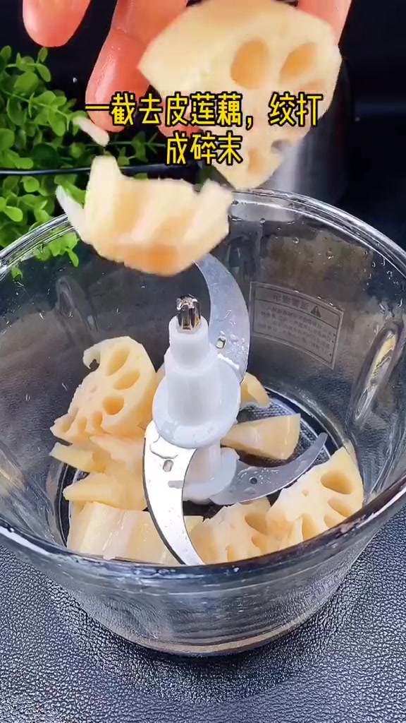 好吃不过饺子～莲藕猪肉饺子这样做～馅香多汁～吃到嘴里又脆又香