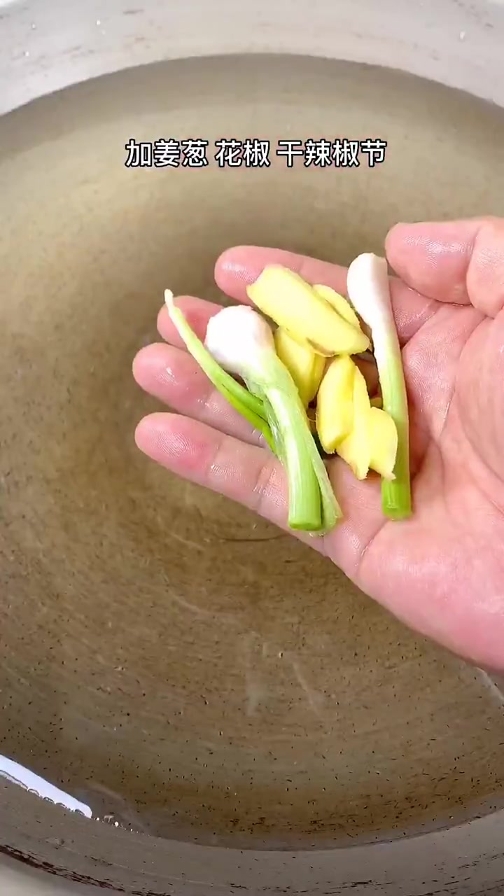 跳水鲈鱼这样做,鲜辣开胃特别好吃