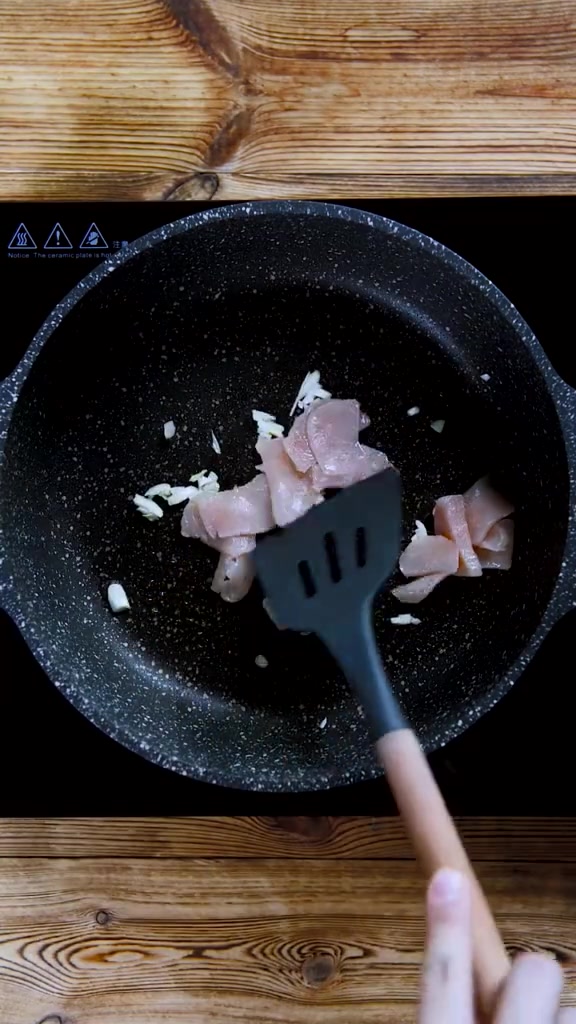 沙拉酱热量高试试这三款自制酱汁