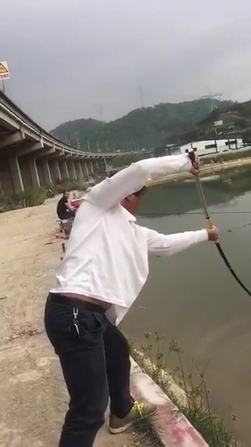 这位钓友要火了,还“炒菜弓鱼法”,没想到结果竟是这样的