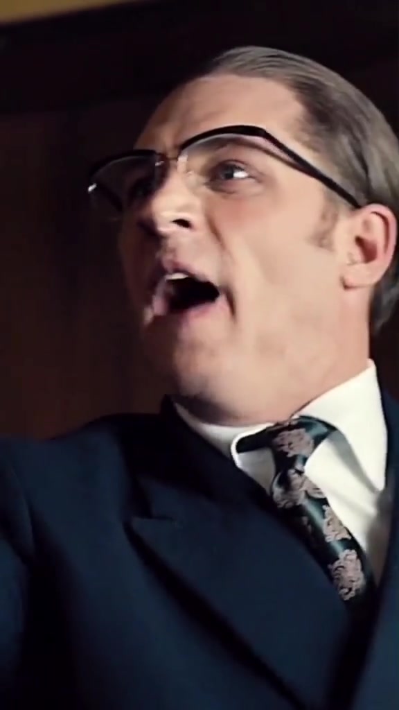 传奇这部电影看不腻啊,汤姆哈迪