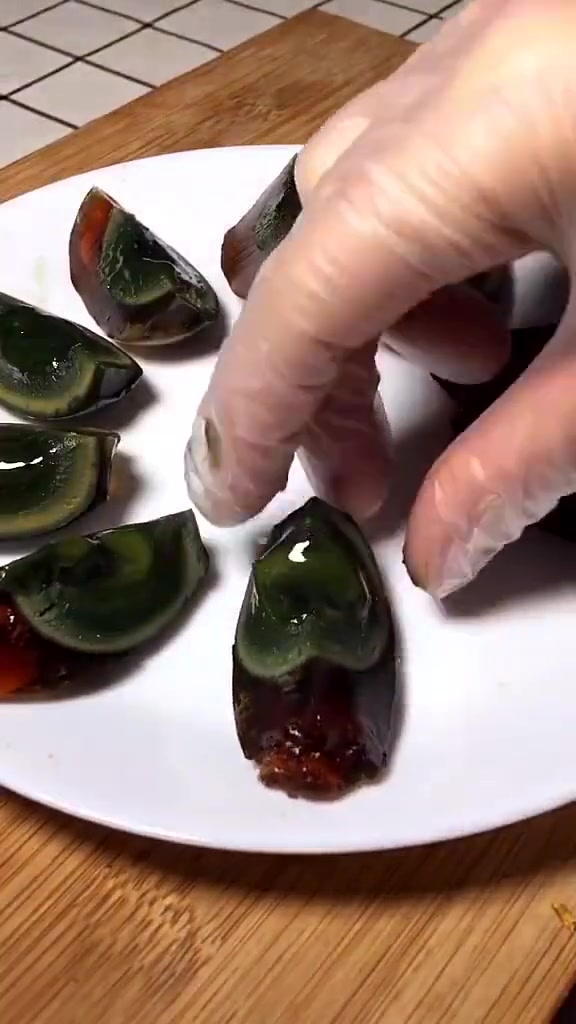 凉拌黄瓜皮蛋,简单好吃
