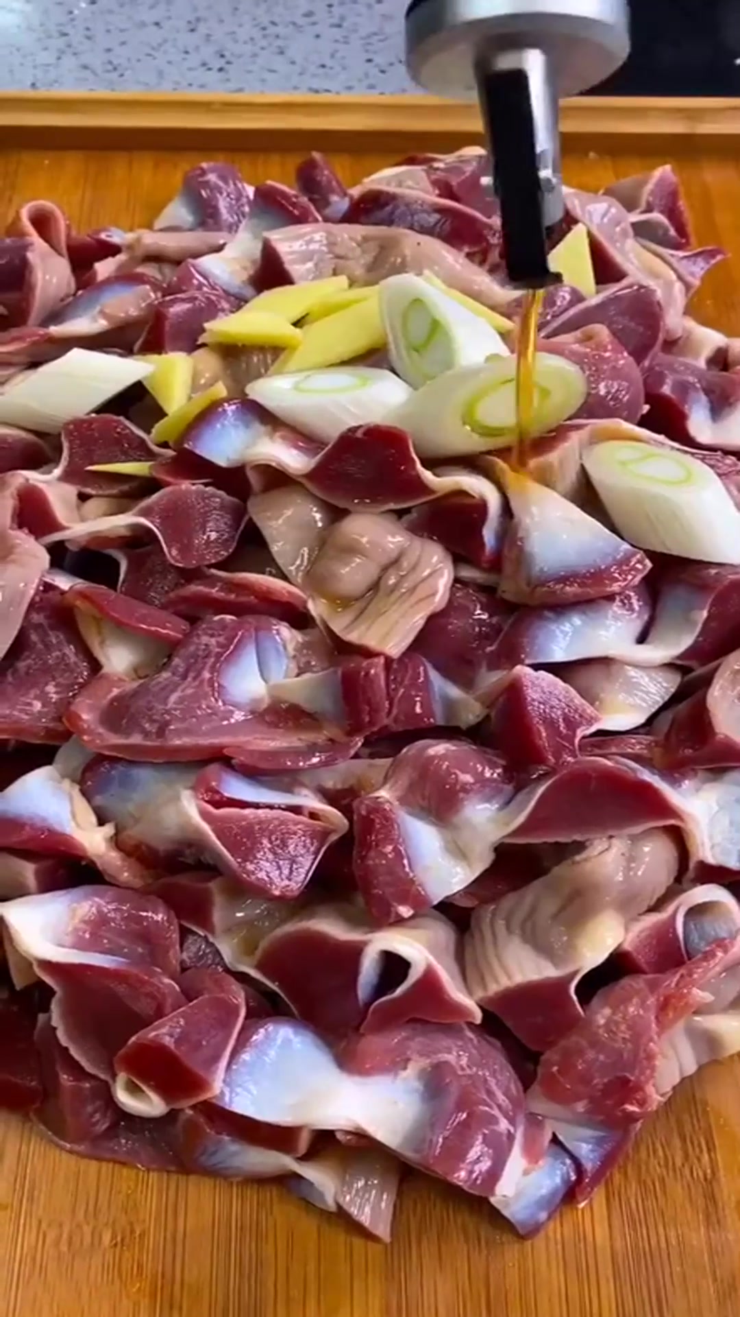 小姐姐教大家做一道风干鸡胗,好吃又有面,赶紧学习一下吧!