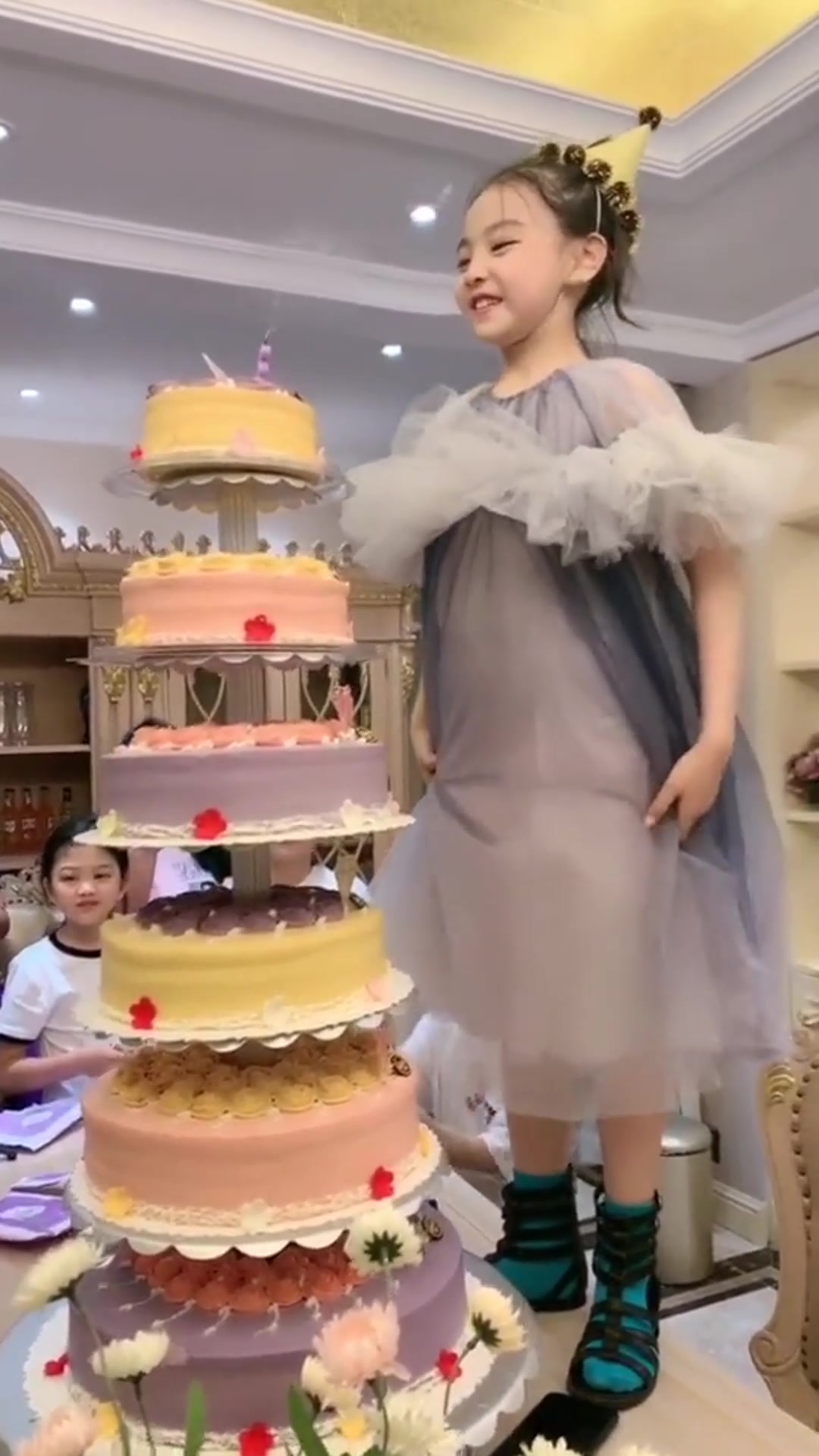 妈妈为我准备的五层生日蛋糕
