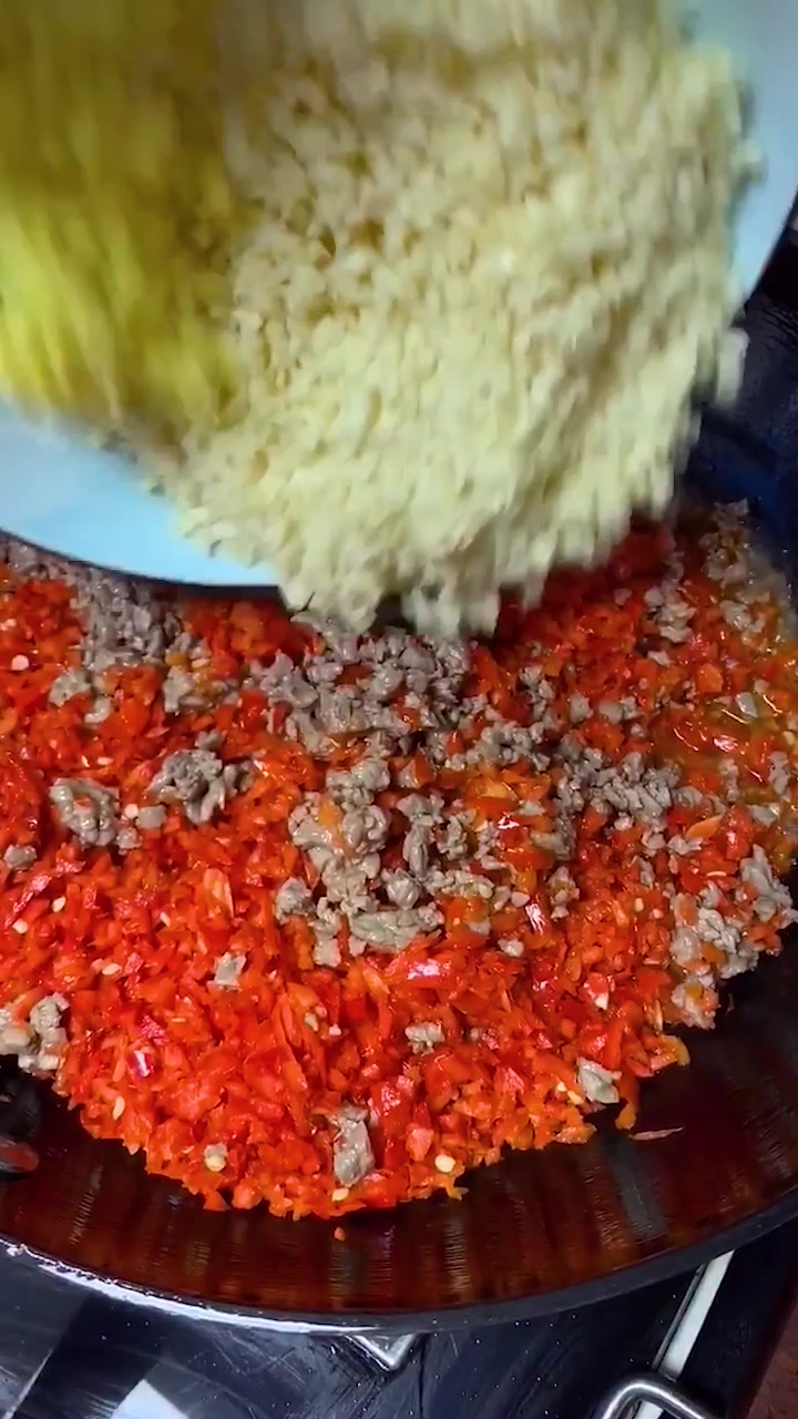教你自制牛肉辣椒酱,干净卫生好吃又下饭