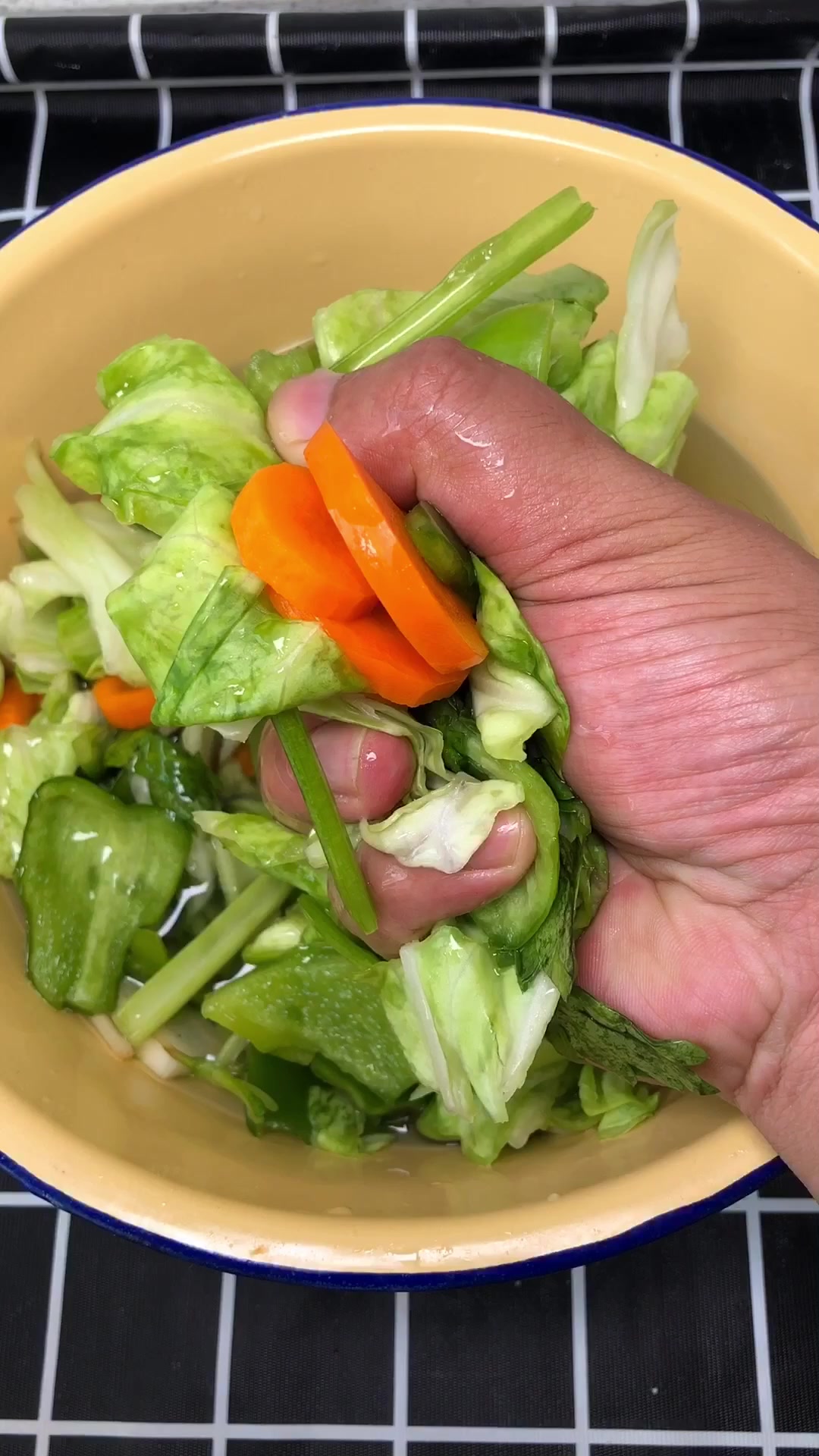 八宝菜这样做老好吃了,你也试试吧