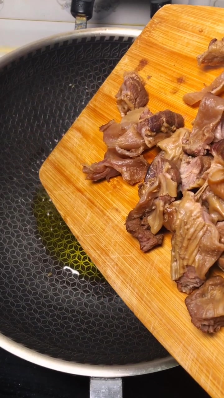 尖椒护心肉非常好吃下饭的一道菜,学没学会