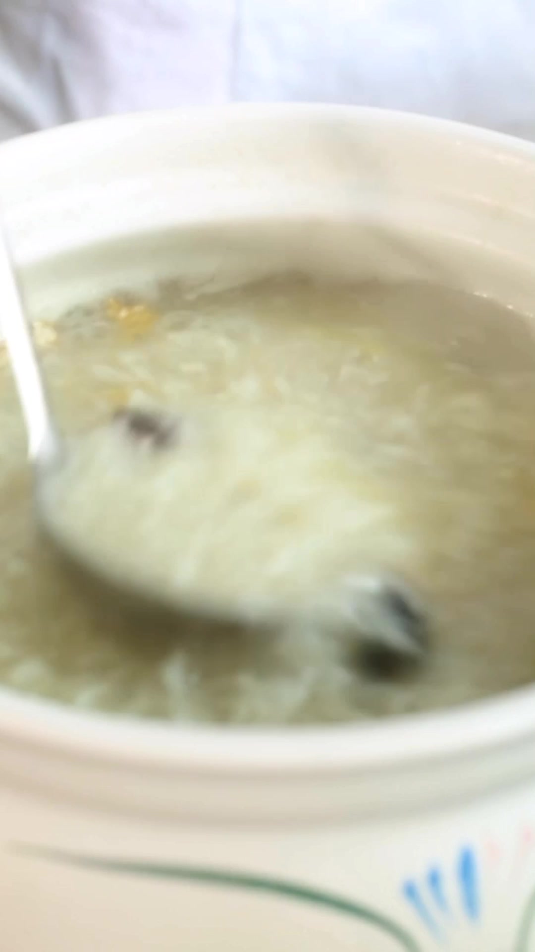 皮蛋瘦肉粥的大厨做法!