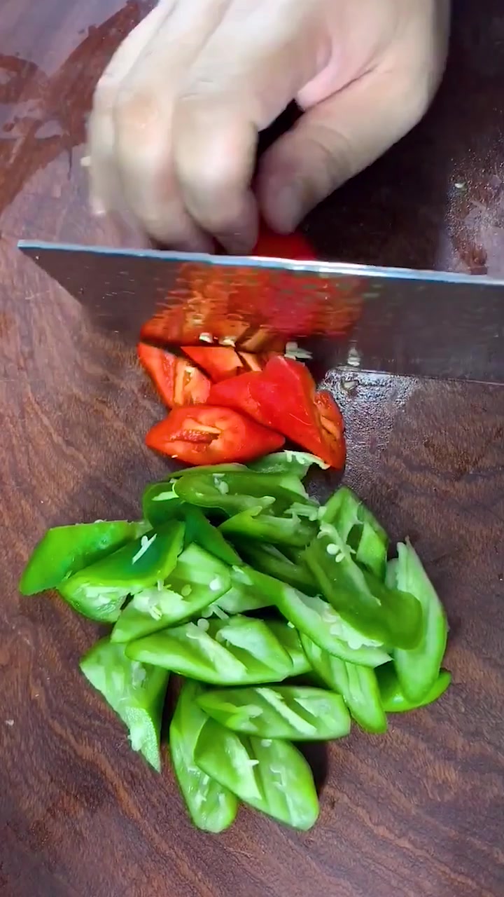 外酥里嫩的家常溜肉段做法,每一个步骤都很详细