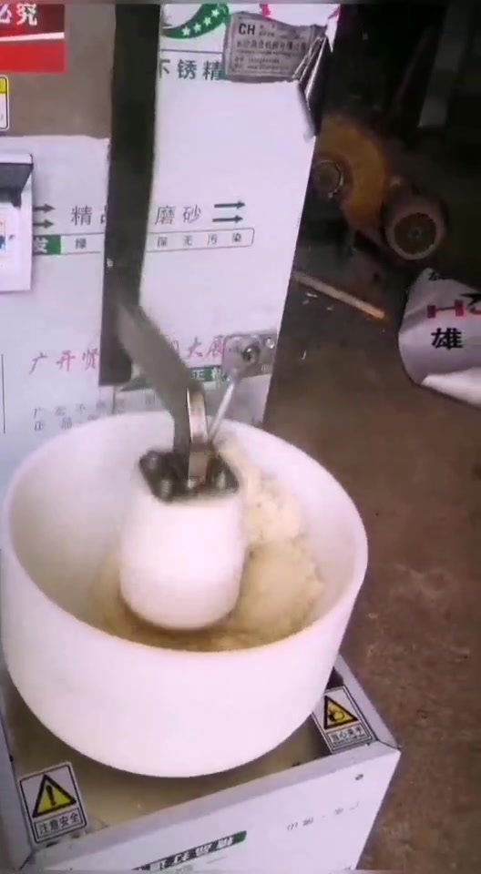 客户打糕机使用客家黄粄捶打机效果怎么样?还可以打糍粑,打年糕