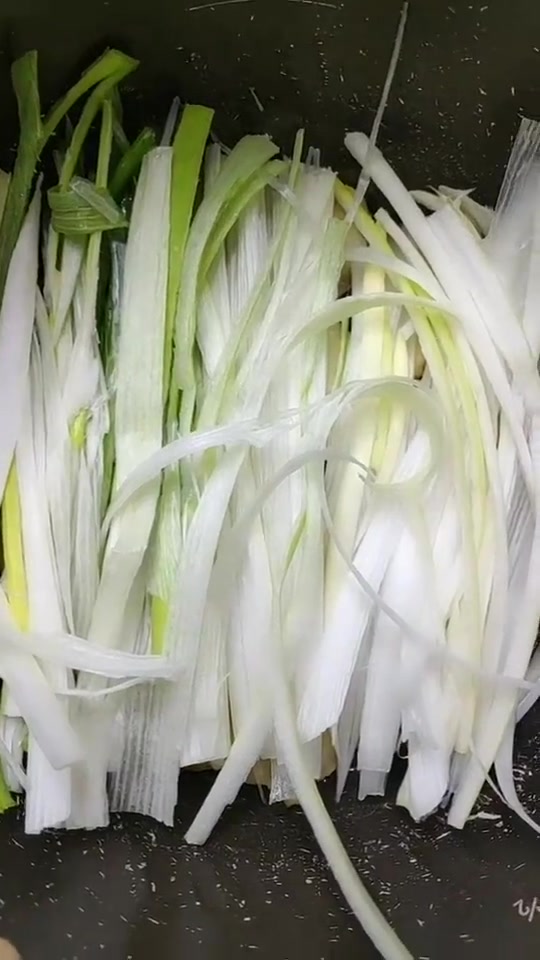 电饭煲炖奥尔良三黄鸡,鲜嫩好吃