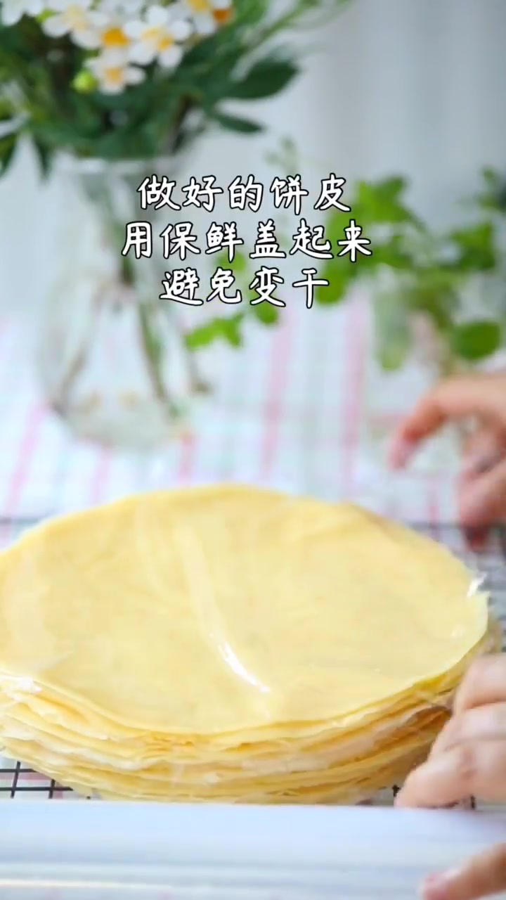 一口平底锅就可搞定榴莲千层蛋糕,一次就能成功,饼皮香甜Q嫩