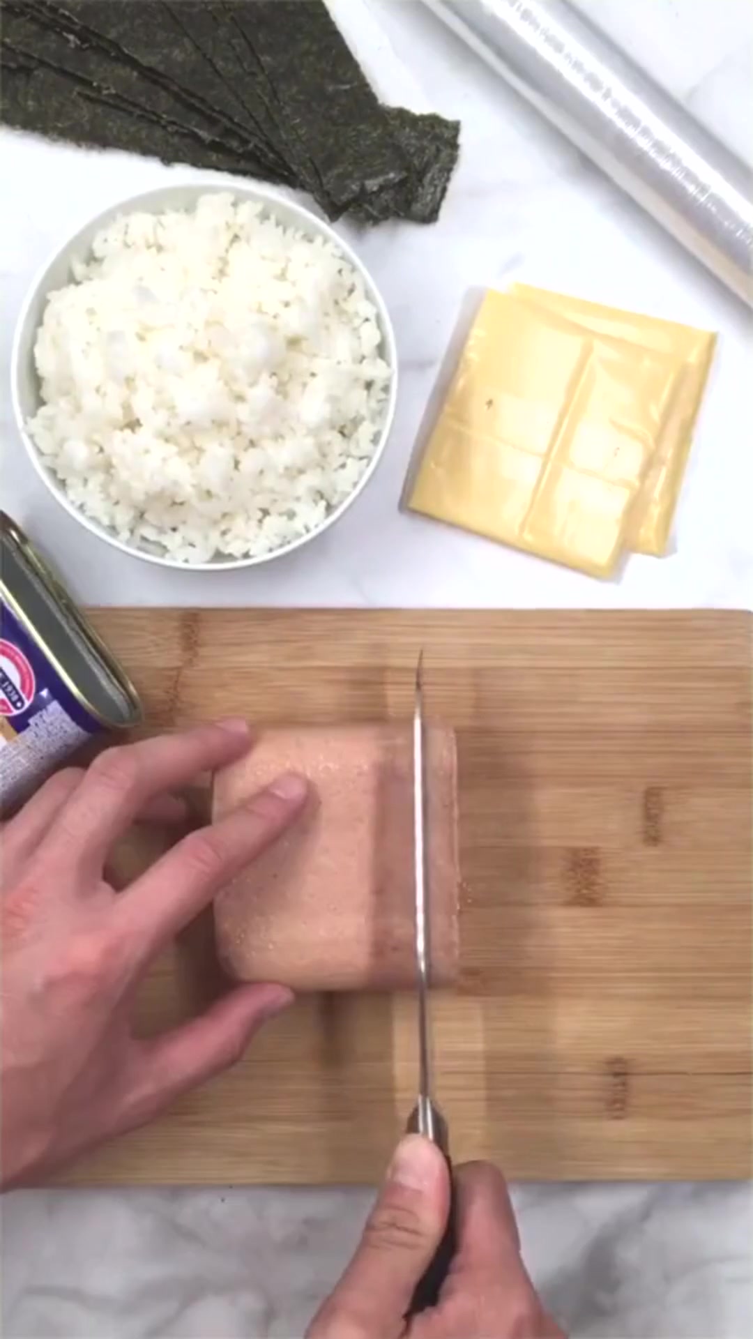 午餐肉饭团做法特别简单而且很好吃,一顿吃4个木有问题