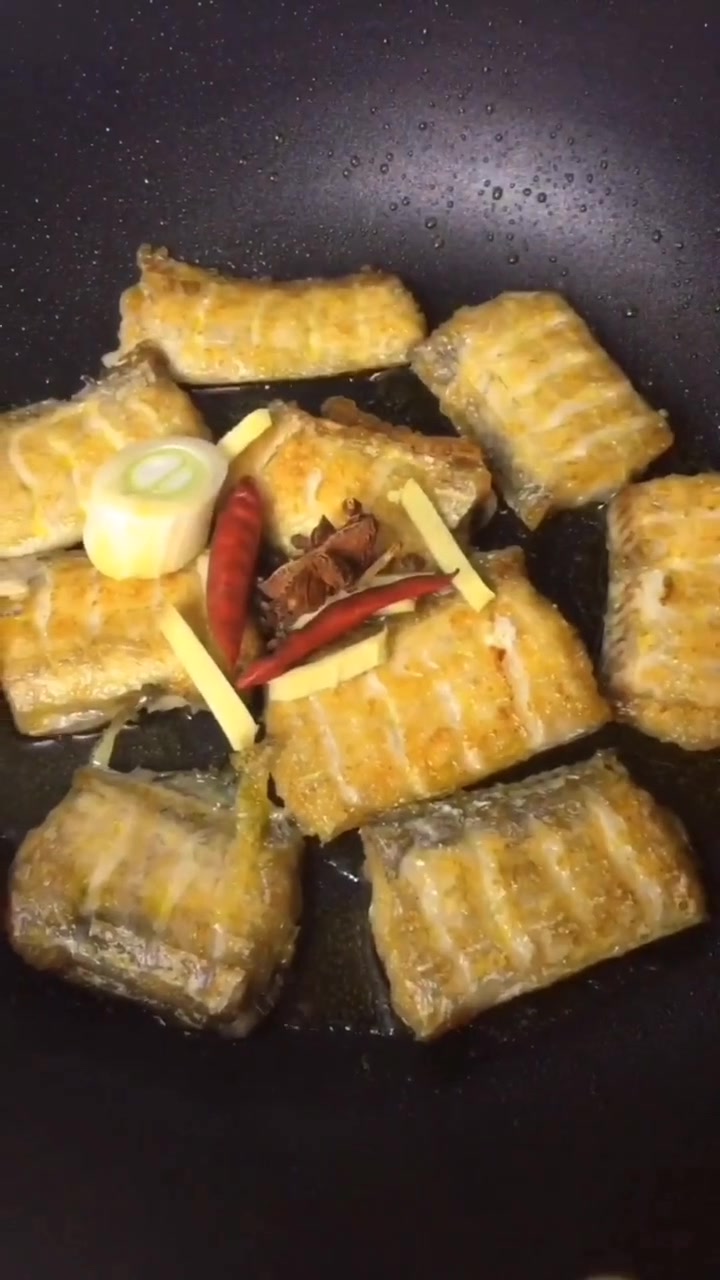 家庭小菜带鱼的做法,这样做出来一家人都特别爱吃