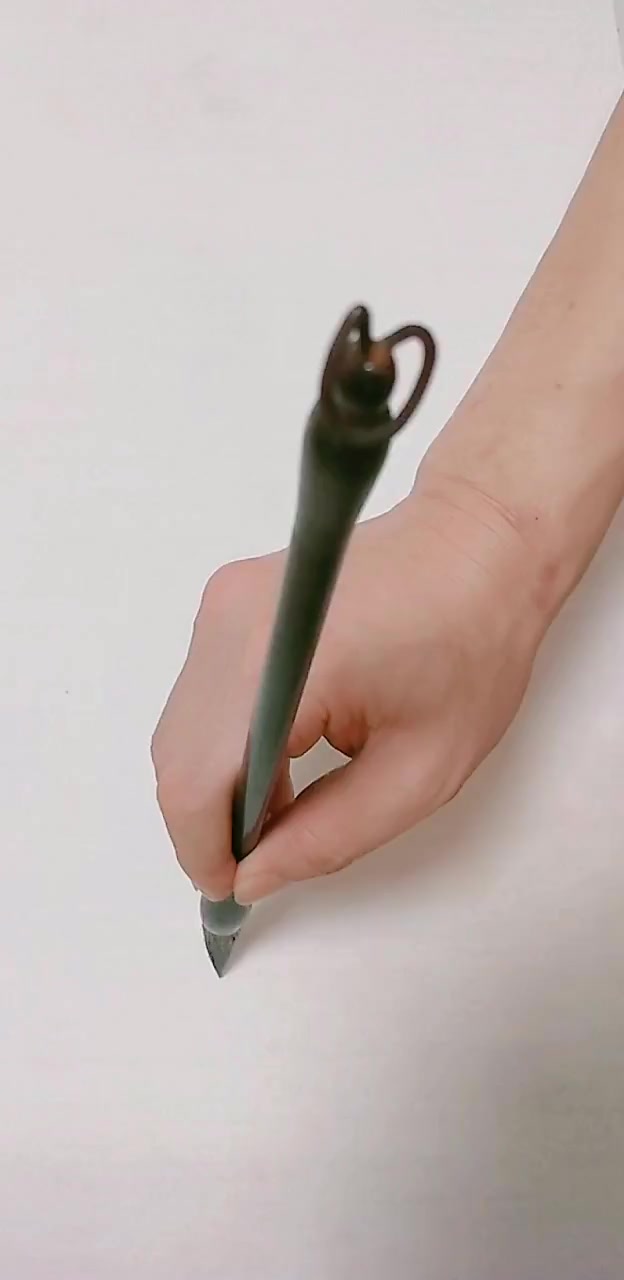 今天演示带鱼的画法