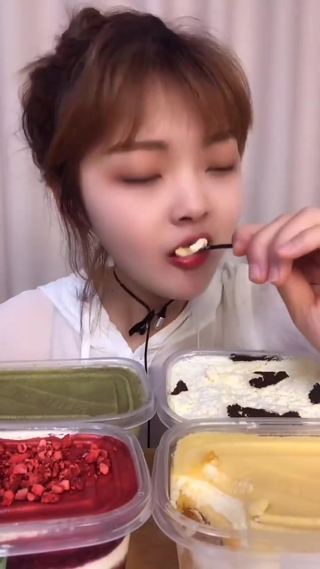 今天吃香甜的小蛋糕,夹心居然这么多,太让我惊喜了