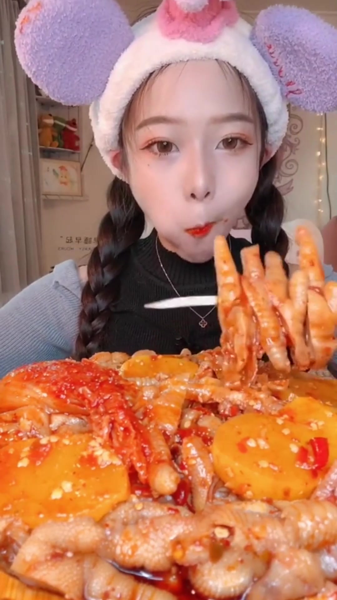 无骨鸡爪版的串串,味道也不错