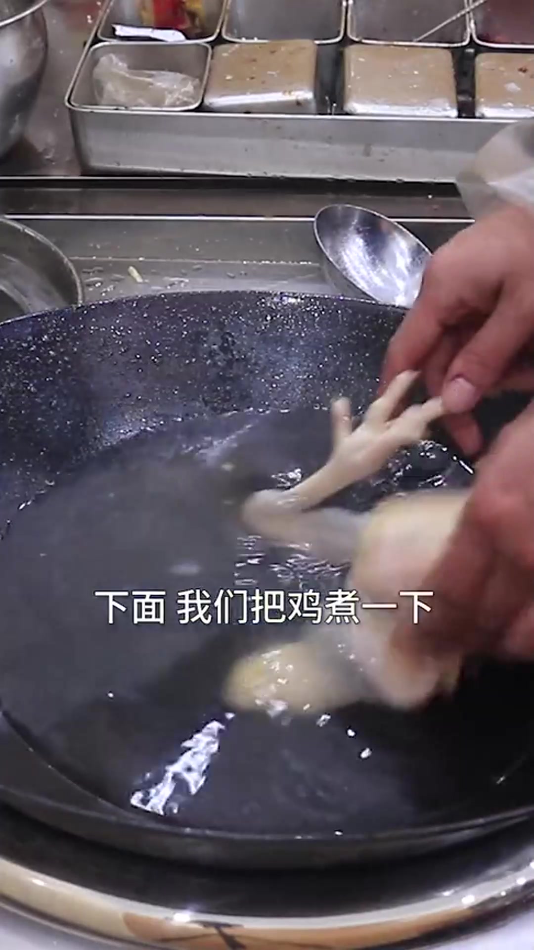 谁说鸡肉凉拌不好吃?今天给你亮绝招,味道不输口水鸡!
