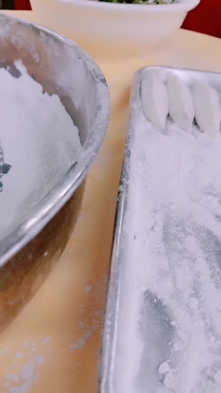 在东莞万江石美某餐馆也可以吃到化州煮汤籺,味道真不错!