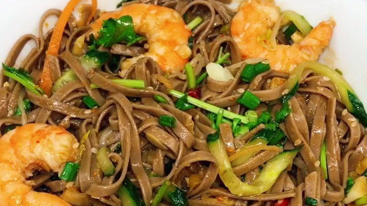 天热这样煮面,一顿能吃一大碗#创作有礼# 