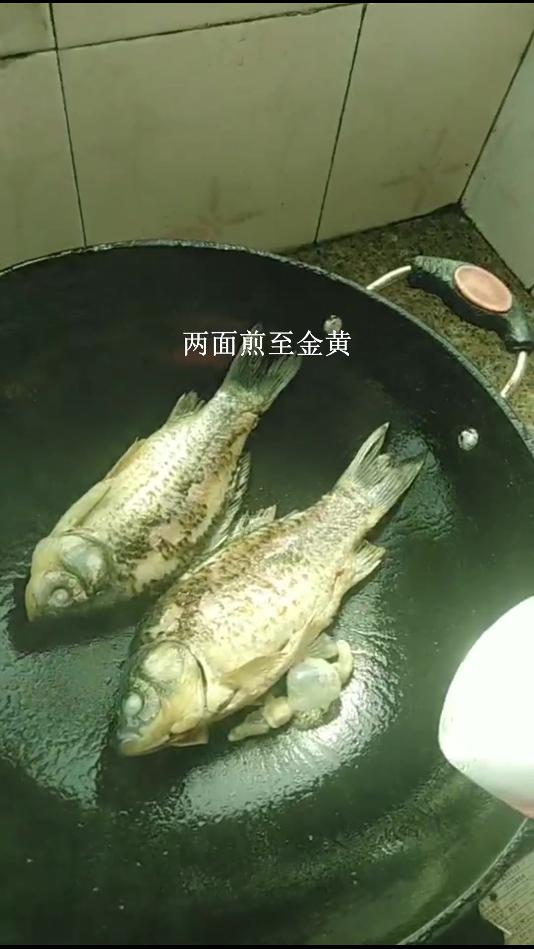 产妇催奶首选,奶白鲫鱼汤这样熬,营养味美
