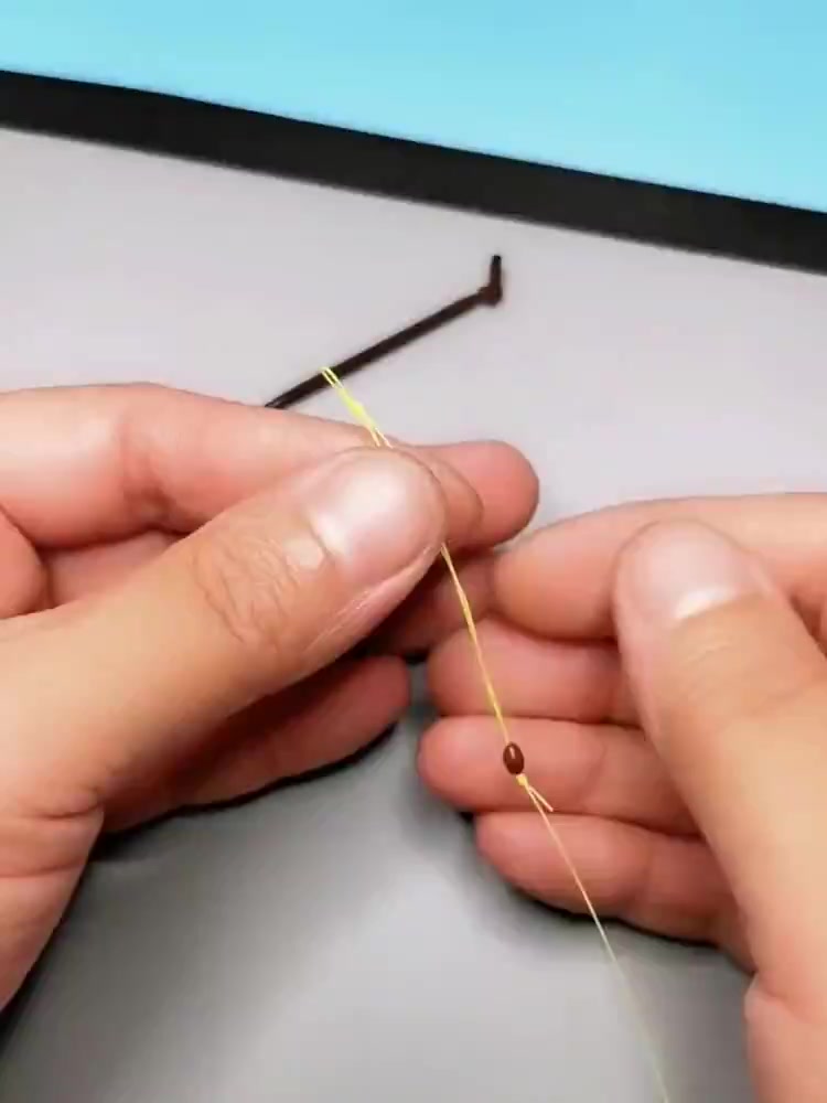 钓鱼技巧:竿稍结的连接方法