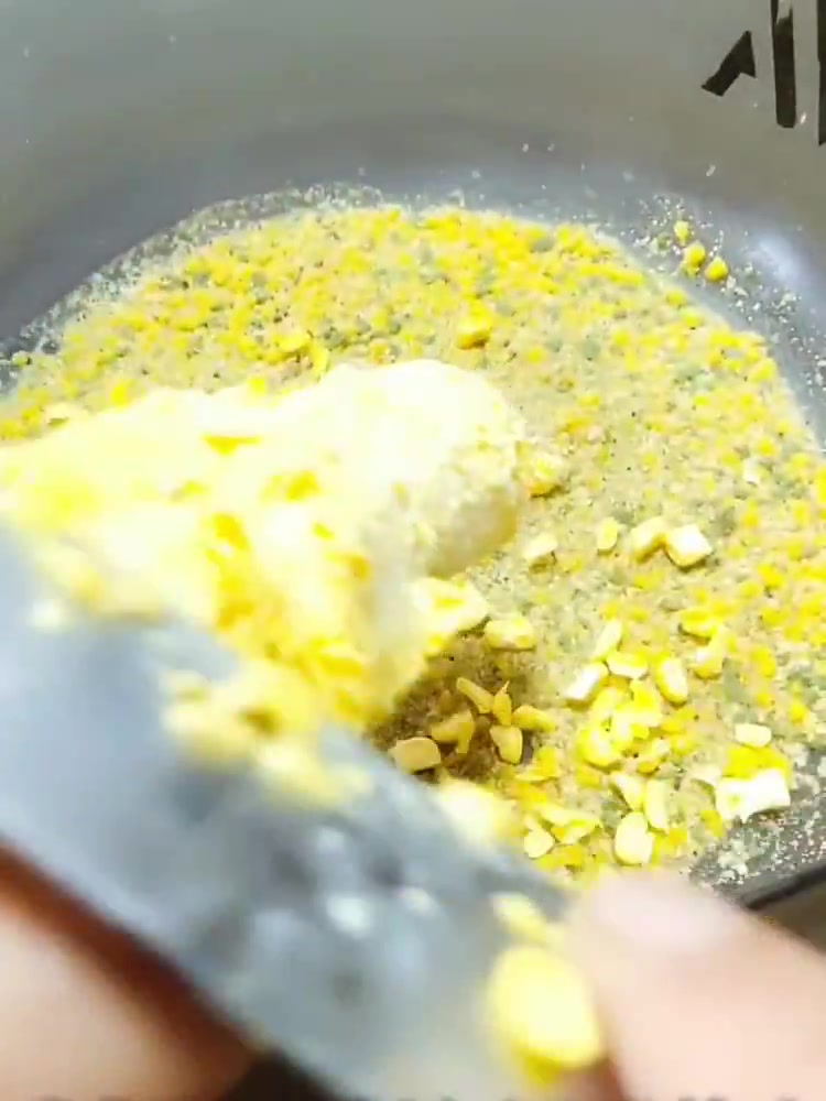 钓鱼教程:深秋垂钓大草鱼的饵料