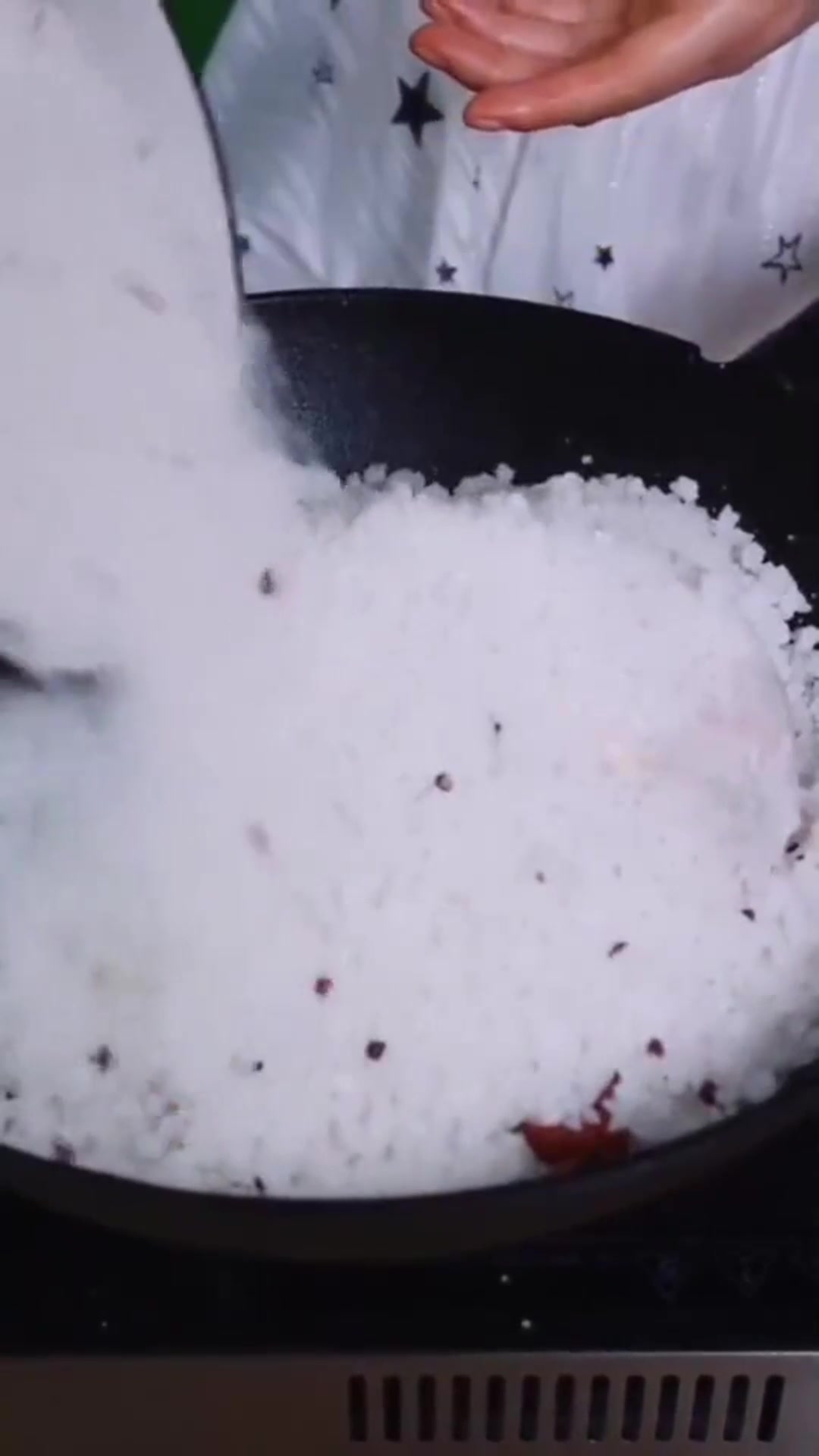 盐焗鸡这样做最好吃,配料做法简单,咸香过瘾好解馋,越吃越想吃