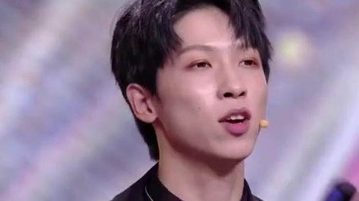 年度尬王公布,最终结果是@辩手许天奇[三哈]不愧是用“金木水火土”、“梅兰竹菊莲”让各位师