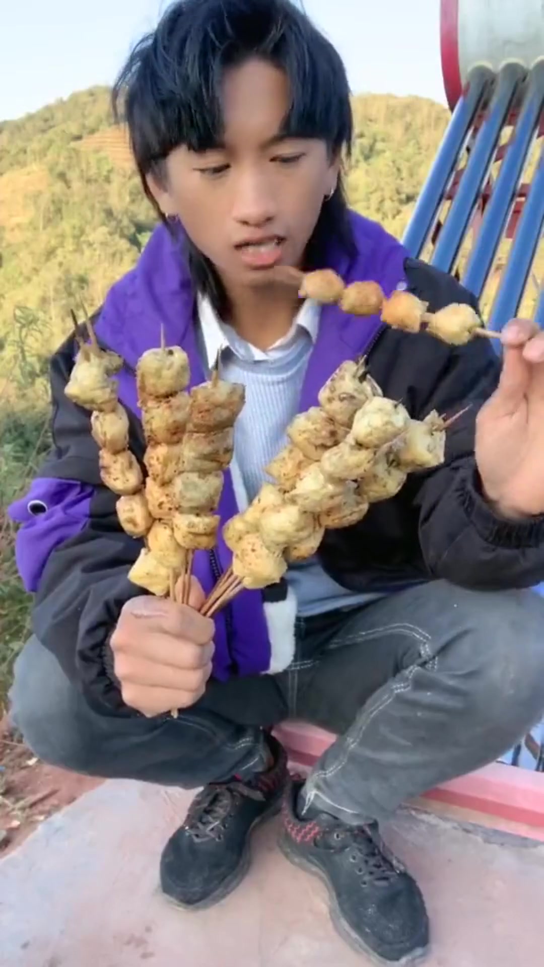 农村小黑哥炭烤鱼豆腐,真香