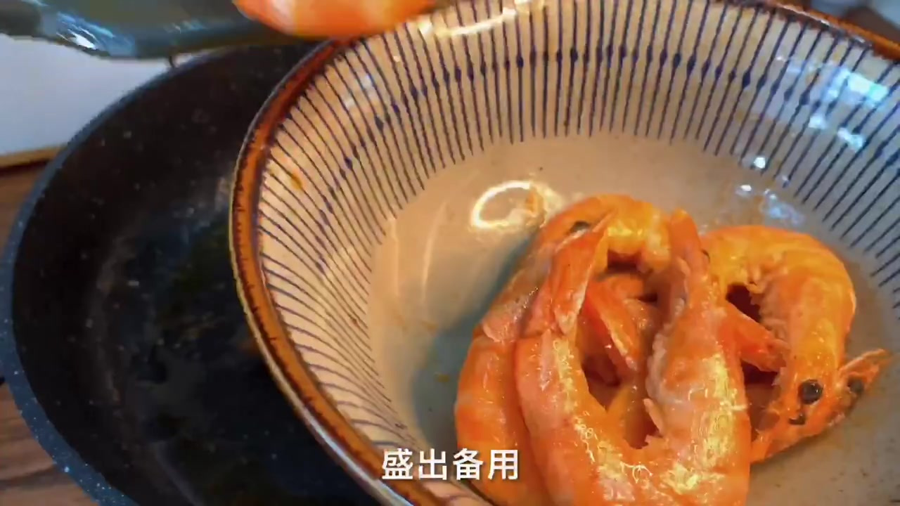  在家轻松做完爆饭店的,鲜虾鸡翅煲,软烂脱骨,味道绝了#9月打卡挑战赛# @百度动态 @好