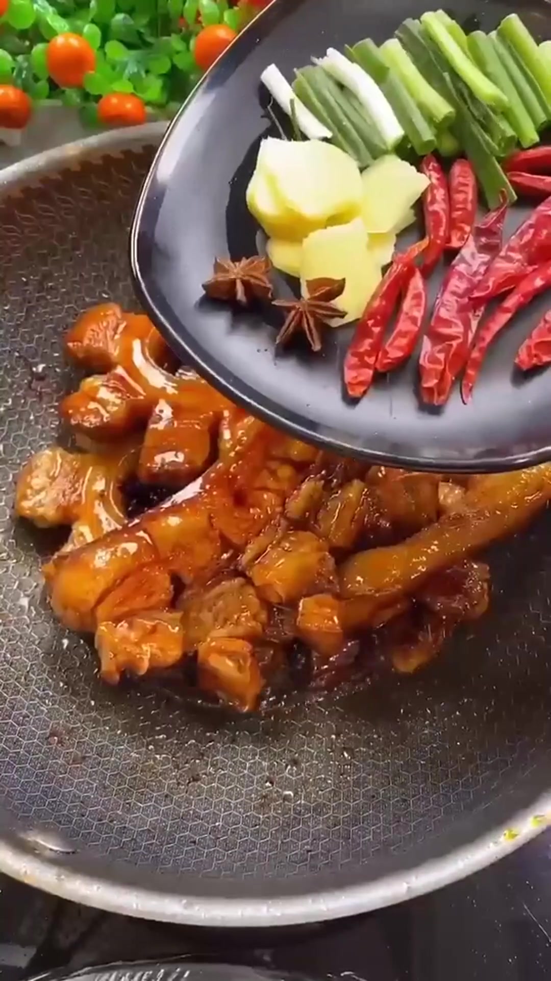 五花肉炖八爪鱼,香甜可口,特别好吃